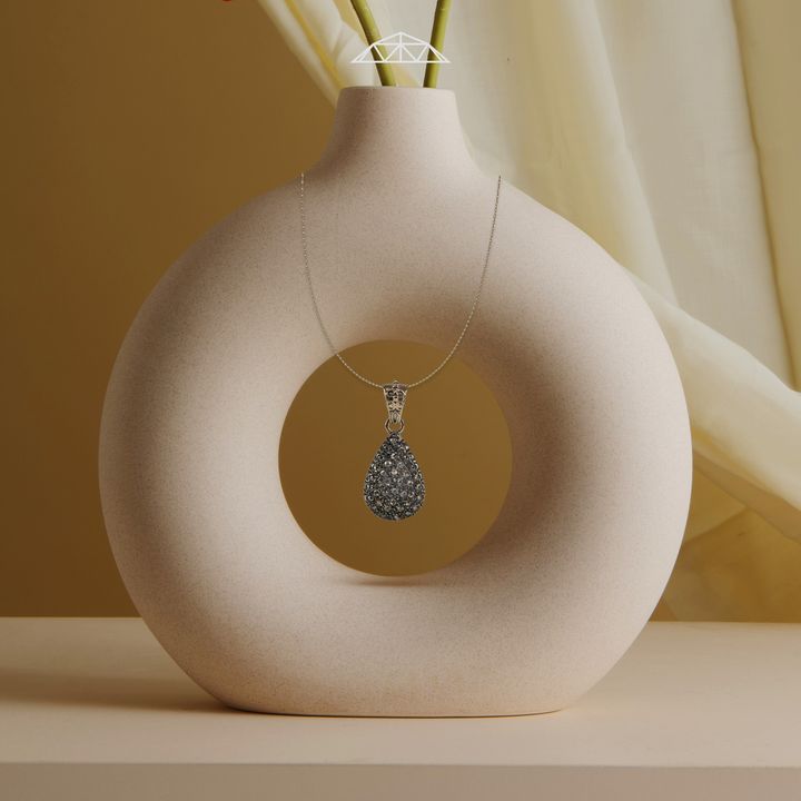 Nei nostri gioielli ogni dettaglio è curato con attenzione, per